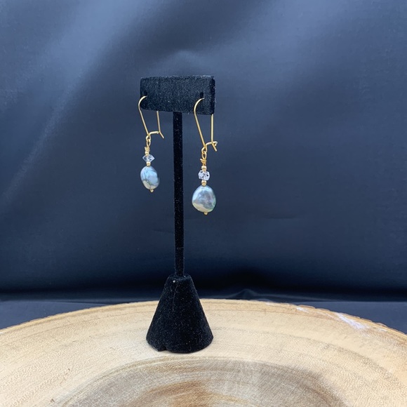 Tahitian coin pearl and Herkimer Diamond dangle earrings. Price is FIRM - Picture 3 of 8
